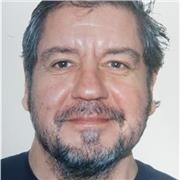 Nacido en Bruselas, crecí inmerso en ambas culturas. Soy perfectamente bilingüe en francés y español.